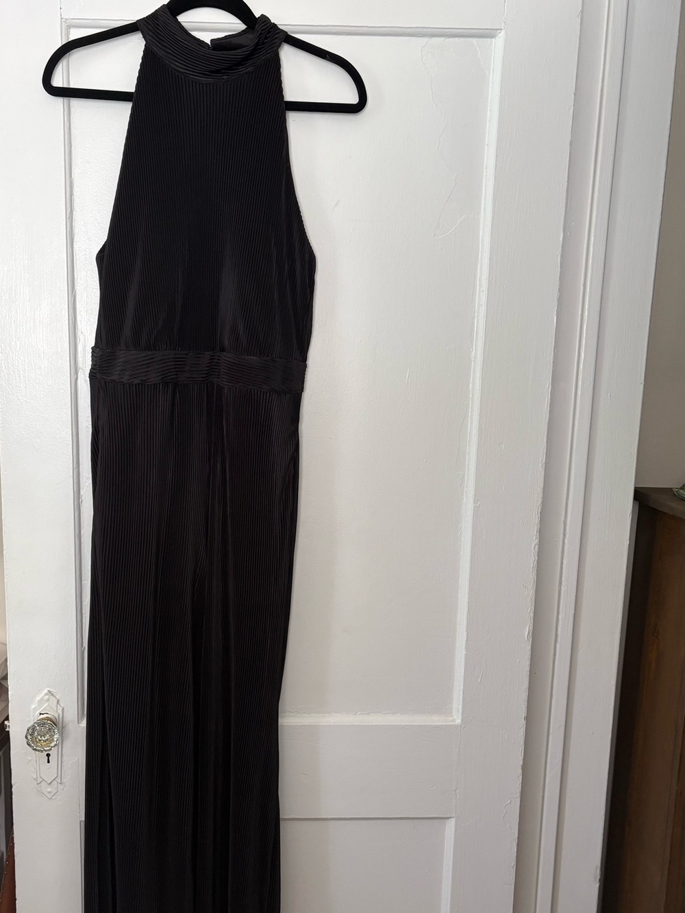 NWT FATE Black Pleated
Jumpsuit Halter Neck Wide Leg
Pleated Open Back Sz L